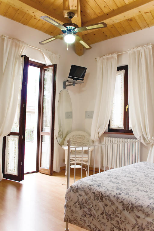 B&B Indipendenza Чивітанова-Марке Номер фото